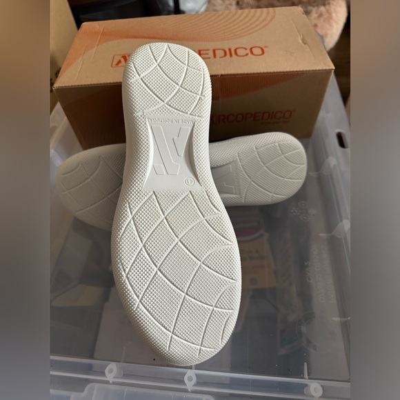 Comfortable Arcopedico slip-on Banff sneaker shoes. Soft material. - Picture 4 of 6